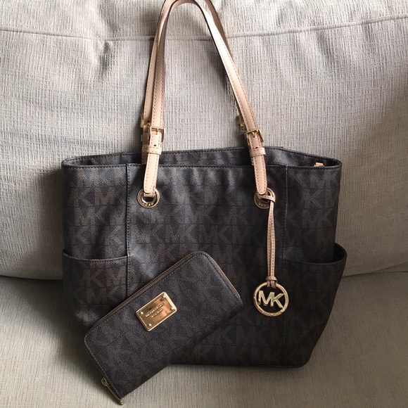 Michael Kors Monogram Jet Set tote - Picture 1 of 8